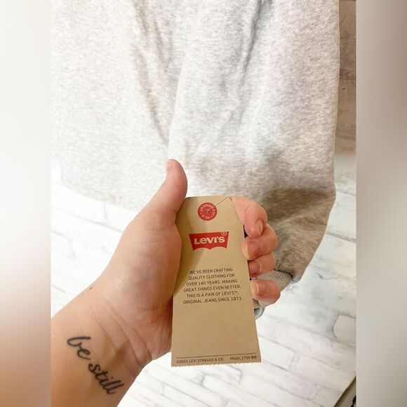 Levi’s Girls Logo Cropped Boxy Fit Hoodie - Picture 5 of 6